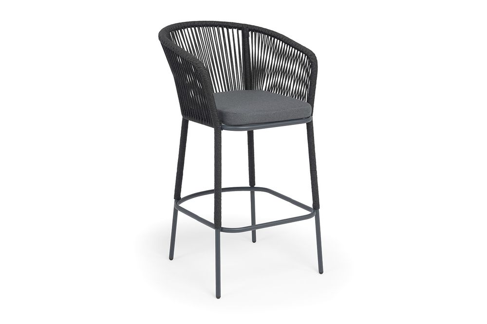 "Марсель" стул барный плетеный из роупа, каркас из стали темно-серый (RAL7024) муар, роуп темно-серый круглый, ткань темно-серая 027 NEW