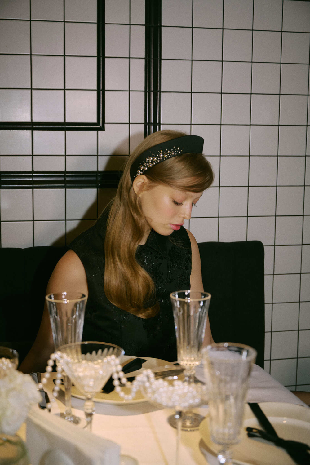 Кокошник с металлическими шарами по одному краю