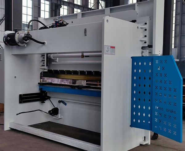 Гидравлический vs электромеханический листогиб: за и против для вашего производства Гидравлический vs электромеханический листогиб: за и против для вашего производства