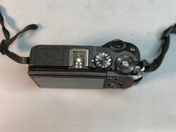 Canon EOS M6 Mark II 31.000 кадров, скол на экране