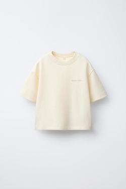 ZARA КОМПЛЕКТ ИЗ ФУТБОЛКИ И ШОРТОВ-БЕРМУДОВ ИНТЕРЛОК С НАДПИСЬЮ, ЭКРЮ