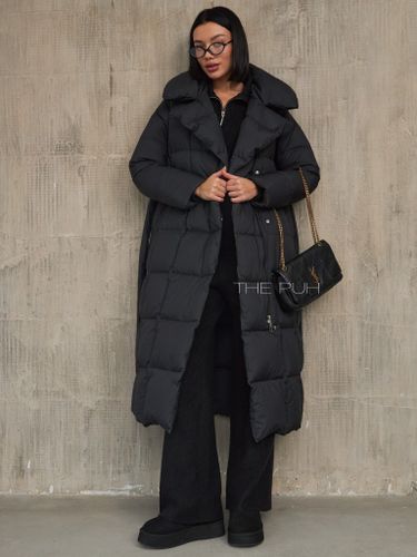Удлиненный пуховик в черном цвете с поясом