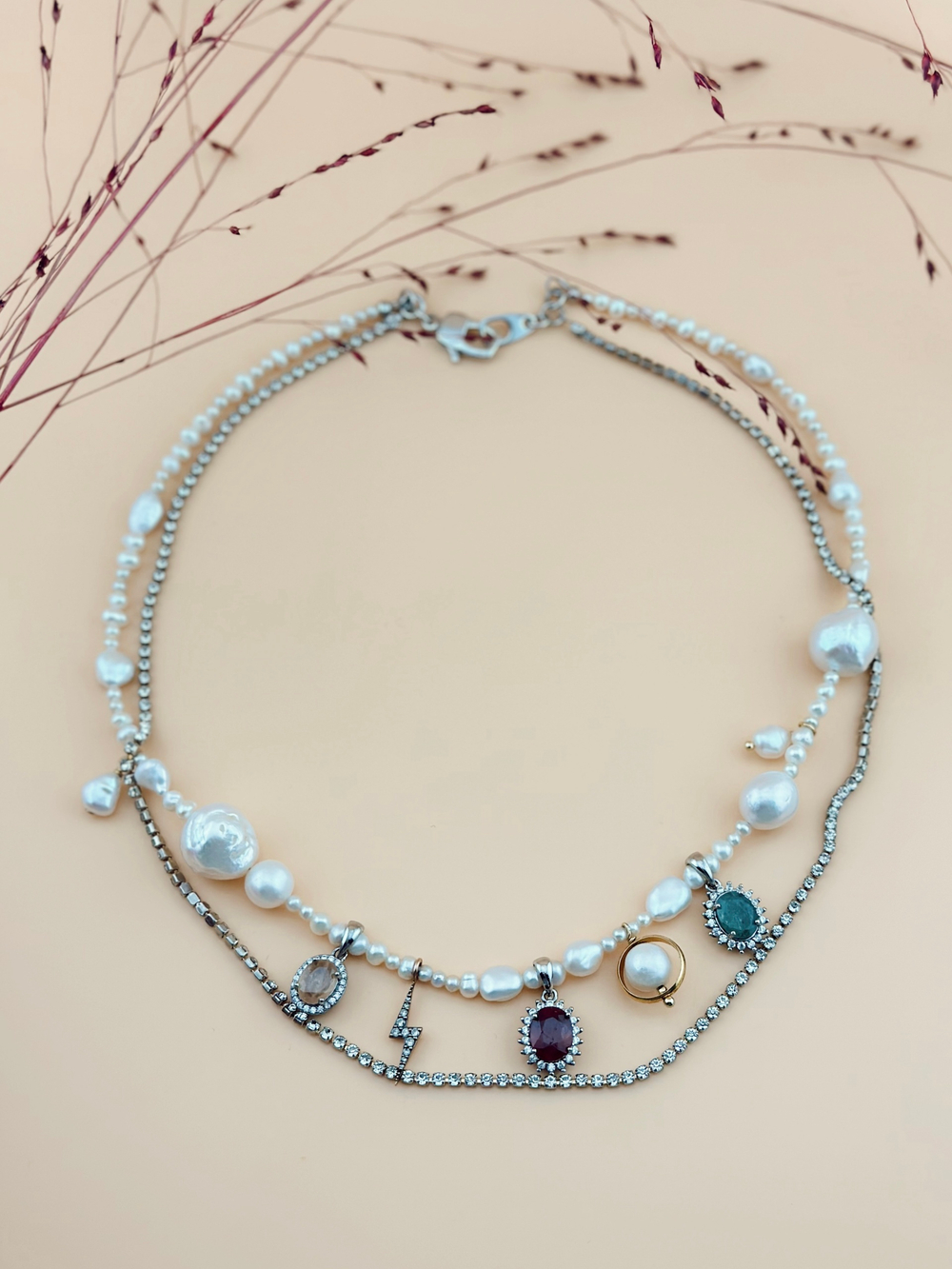 Колье с натуральными камнями