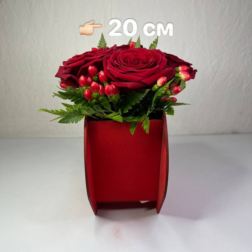 Букет из роз в коробке "Love is"