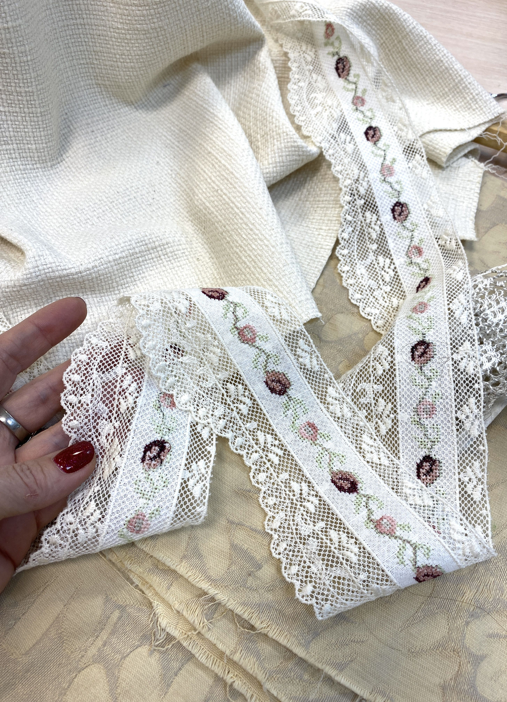 кружево на сетке вышивка /хлопок /лен (Франция) ш-7см 1 м