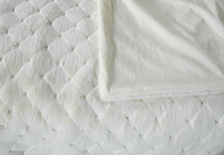 Плед 220x240 Sofi De MarkO Бернард молочный