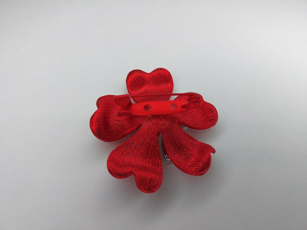 Брошь " Алый мак". Брошка символизирует жизнелюбие и защиту от злых сил.