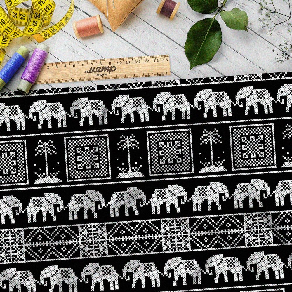 Ткань флис африканский белый пиксельный узор на чёрном фоне