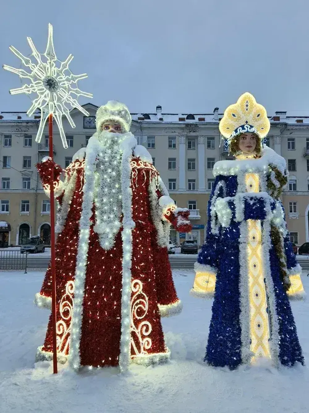 светящиеся большие фигуры "Дед мороз и Снегурочка"