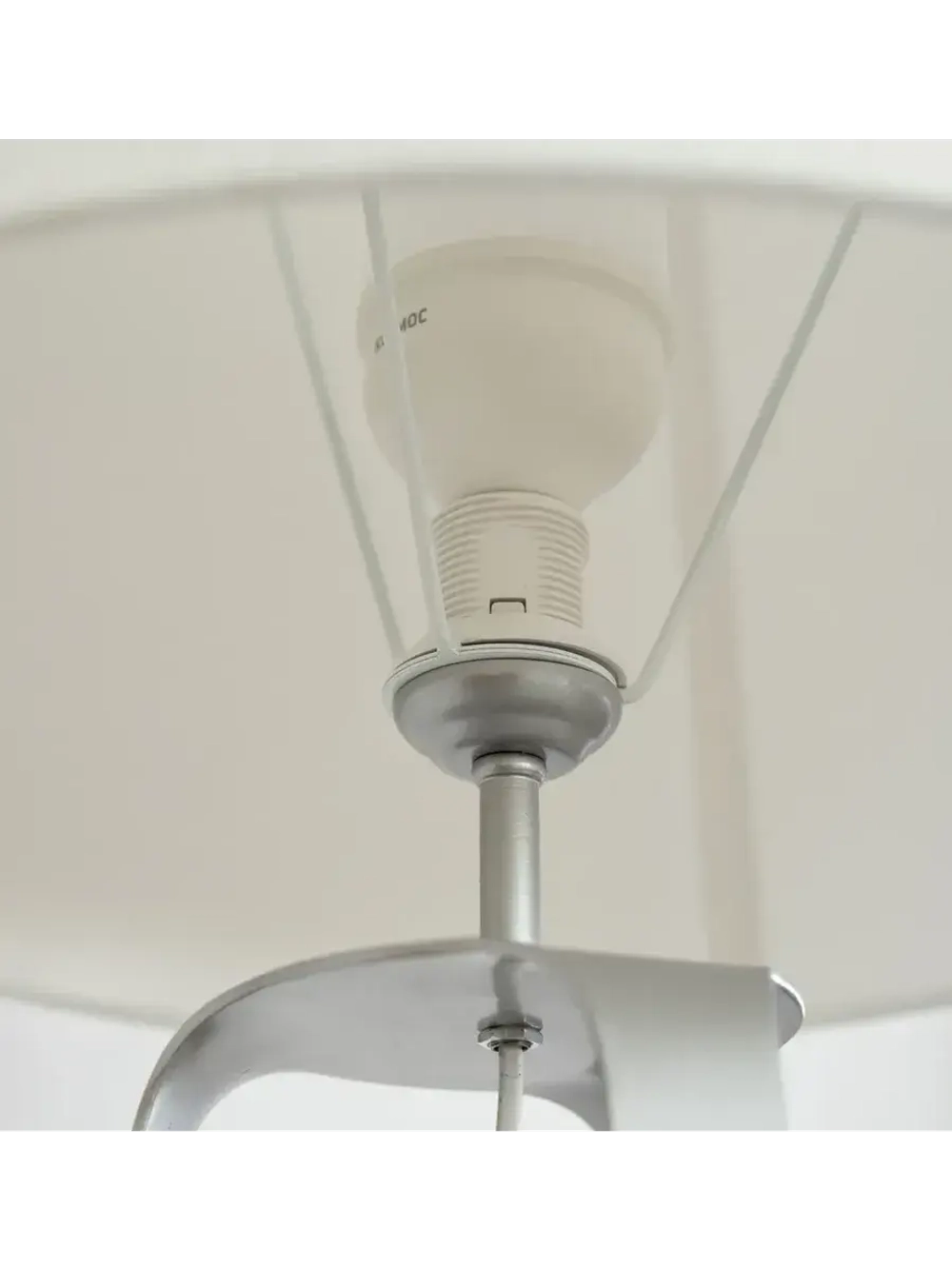 Торшер напольный с абажуром в гостиную современный