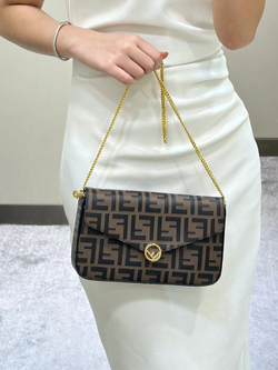 Fendi Clutch 21 cm
