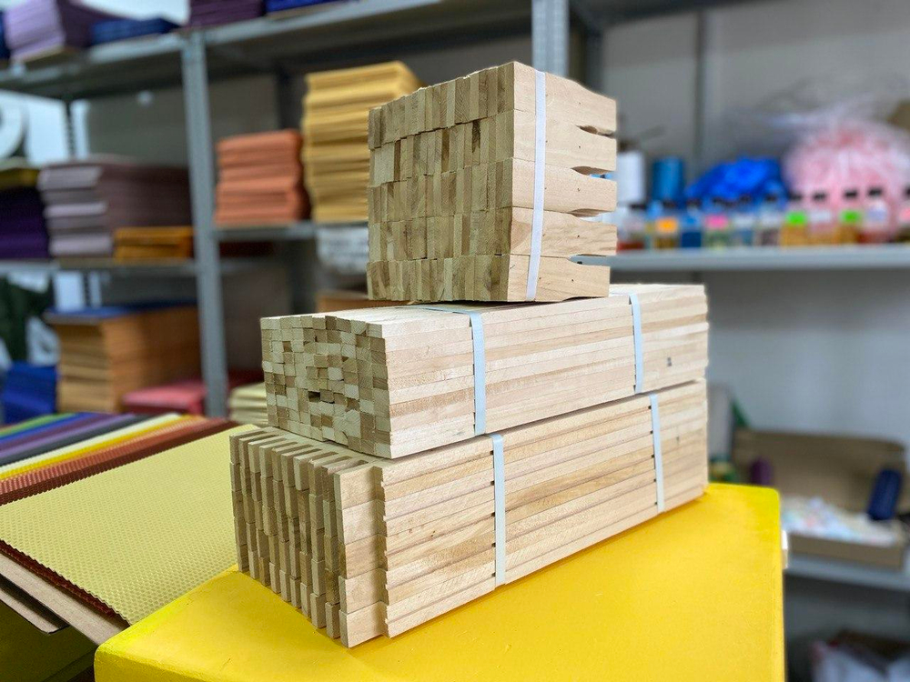 Рамка 435*145 (липа) Магазинная с отверстиями и пропилом