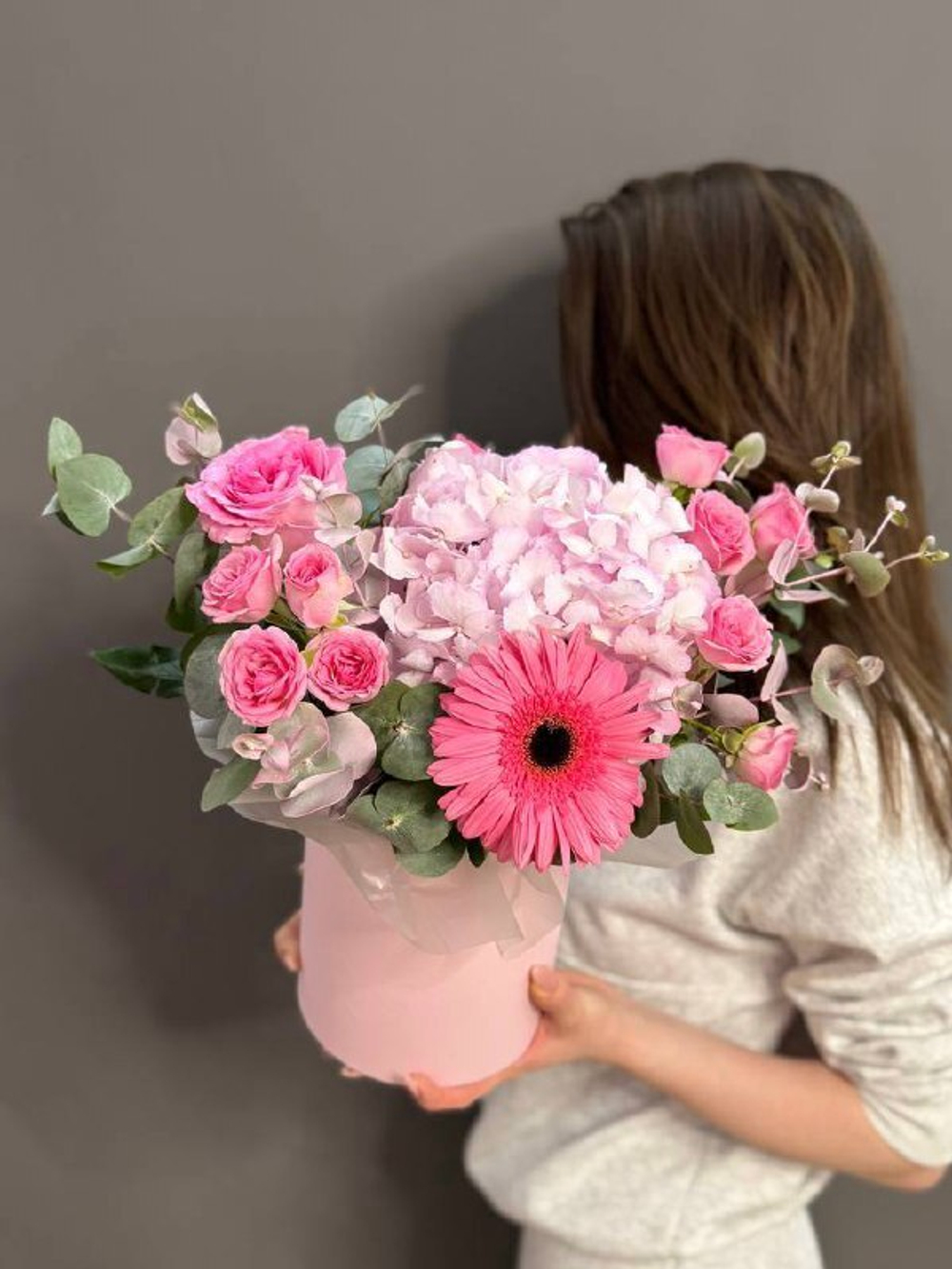 Шляпная коробка с розовой гортензией