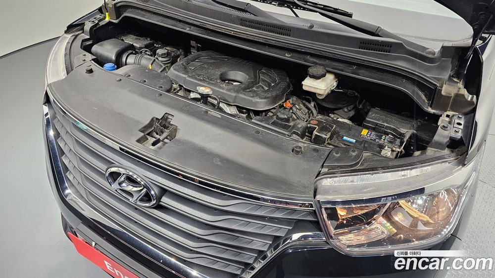 Hyundai The New Grand Starex Van 5-и местный (03.2020)