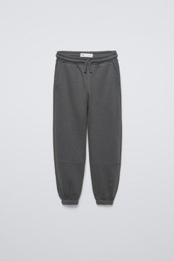 ZARA КОМПЛЕКТ ИЗ ТОЛСТОВКИ И ДЖОГГЕРОВ С НАШИВКОЙ, СЕРЫЙ