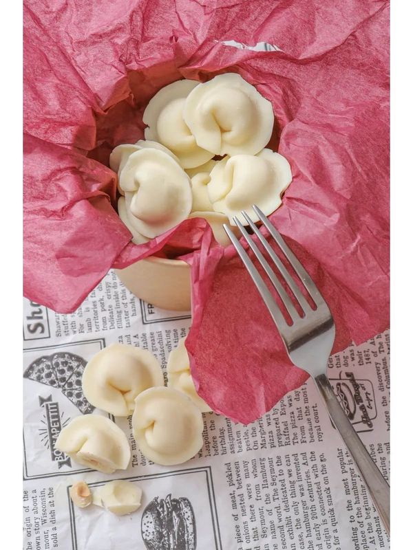 Шоколадные пельмени с фундуком внутри