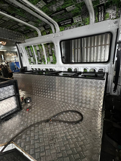 Алюминиевая обшивка кузова и салона &mdash; стиль, защита и практичность в одном решении