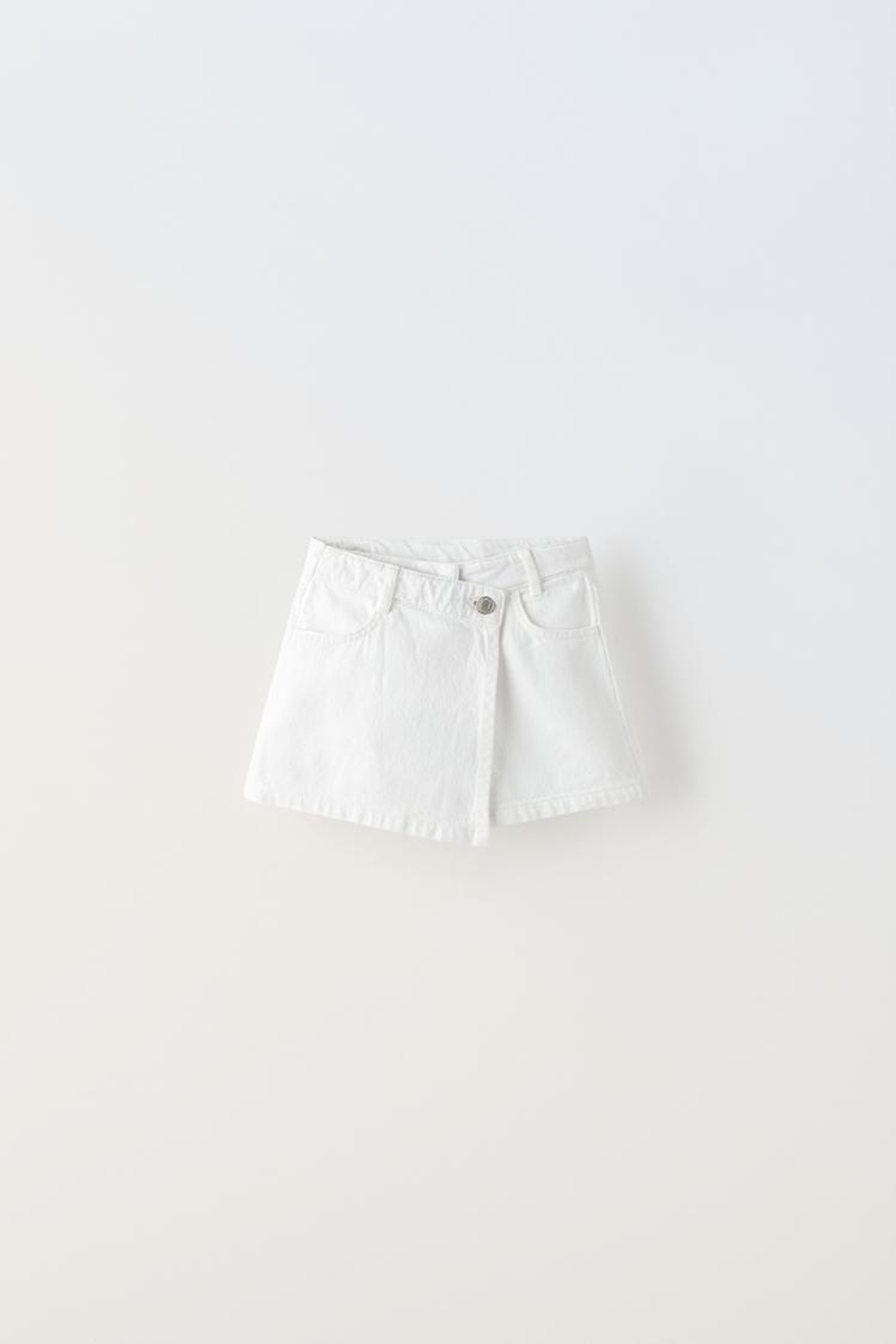 ZARA ДЖИНСОВАЯ ЮБКА-ШОРТЫ, БЕЛЫЙ