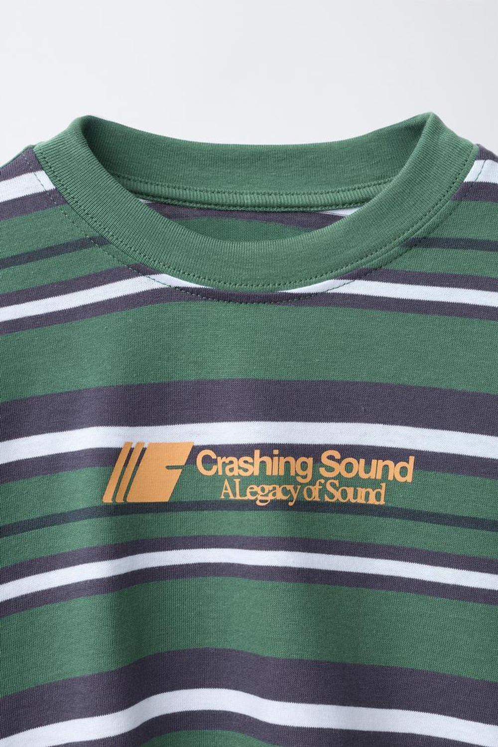 ZARA ФУТБОЛКА В ПОЛОСКУ С НАДПИСЬЮ ИЗ ТКАНИ, ЗЕЛЕНЫЙ