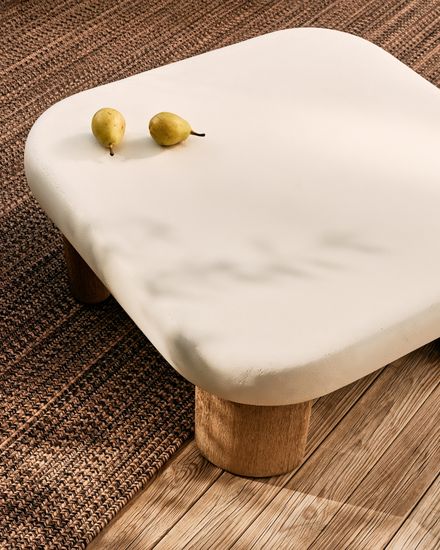 Журнальный столик Labra из цемента и акации 80 x 80 см