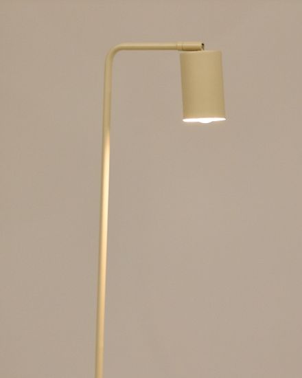 Торшер Manie из металла с бежевой текстурированной отделкой