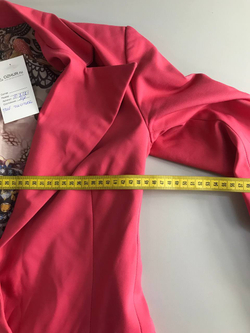 Жакет Rinascimento стильного цвета, маркировка S, визуально на 44 размер