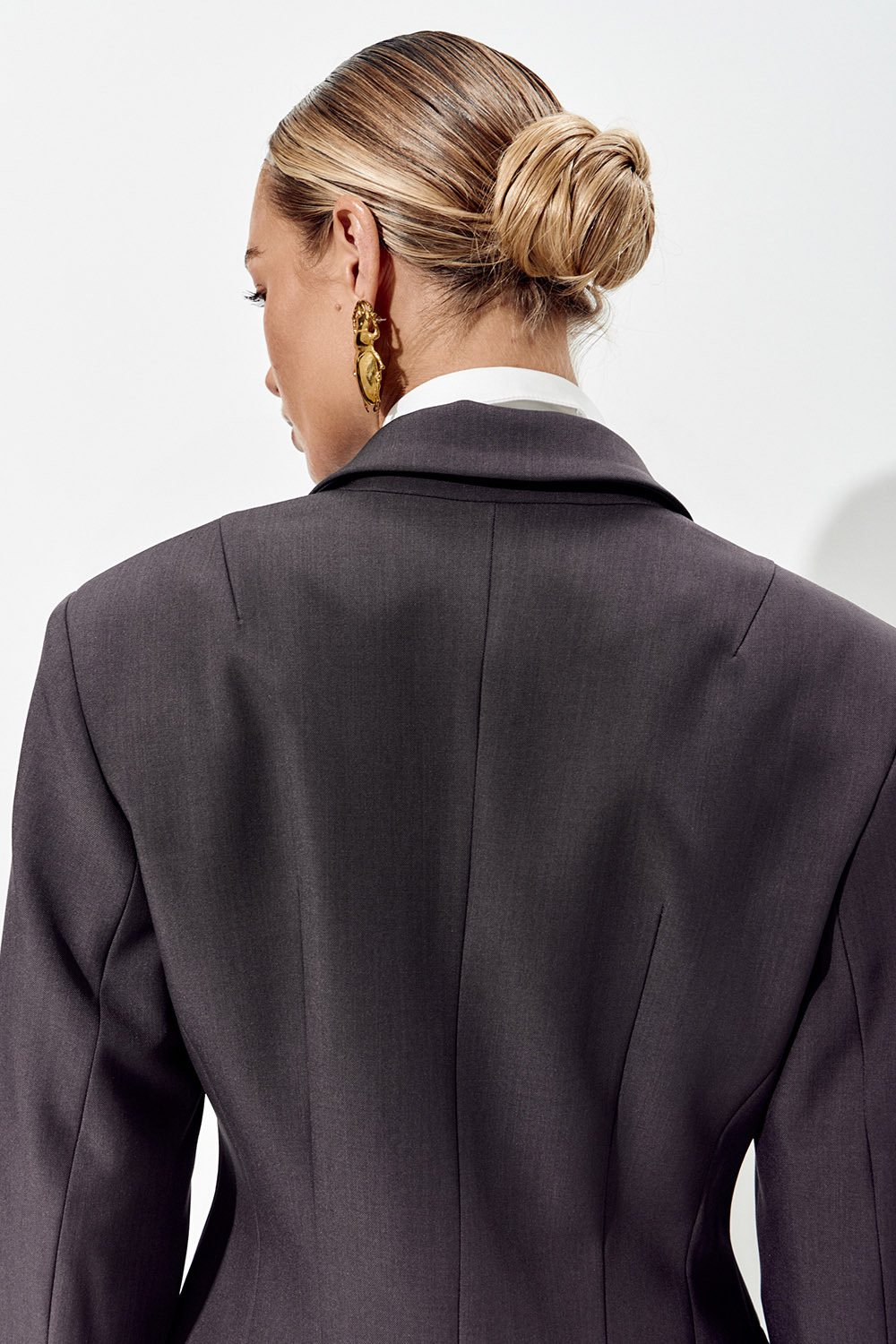 Приталенный пиджак "песочные часы" цвета графит