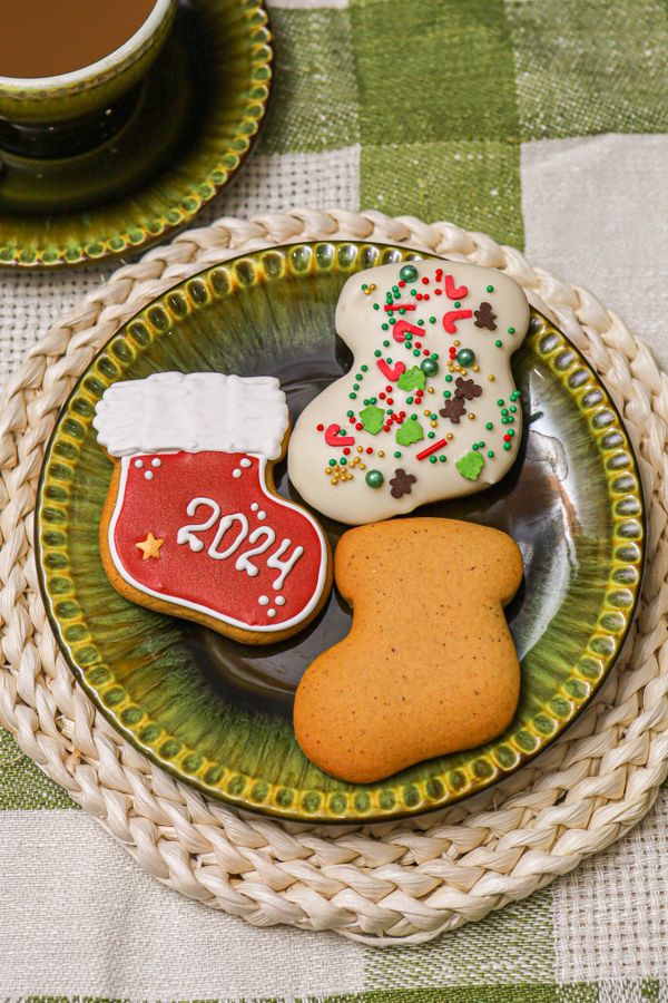 Новогодние мини пряники: размер в среднем 6,5*5см