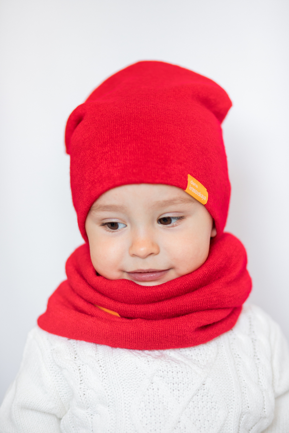 детская шапка из турецкой шерсти красная