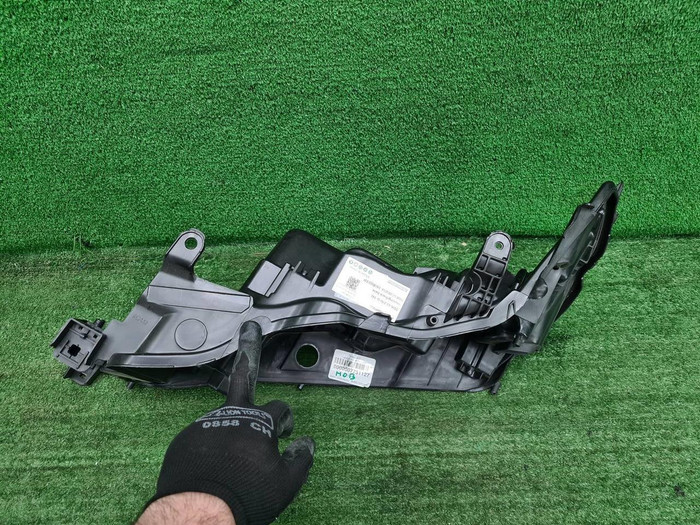 Корпус фары левый Toyota Land Cruiser 200 (15-21)