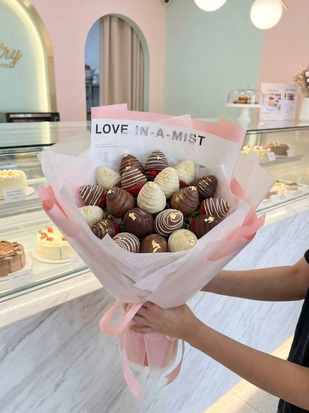 ФУД БУКЕТ Цвет: прозрачная матовая пленка + розовая пленка + тишью