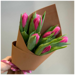Букет из 7 тюльпанов в крафте