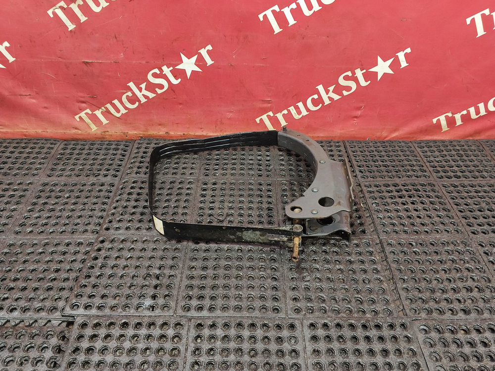 Кронштейн крепления топливного бака