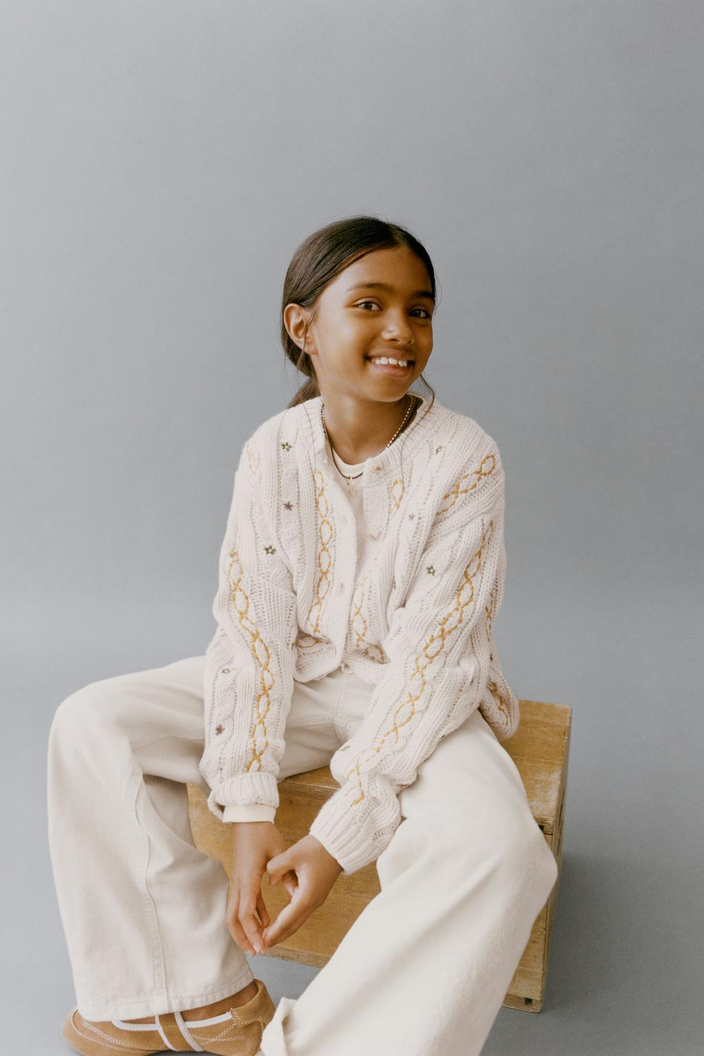 ZARA ВЯЗАНЫЙ КАРДИГАН С ВЫШИВКОЙ И УЗОРОМ «КОСЫ», СЛОНОВАЯ КОСТЬ