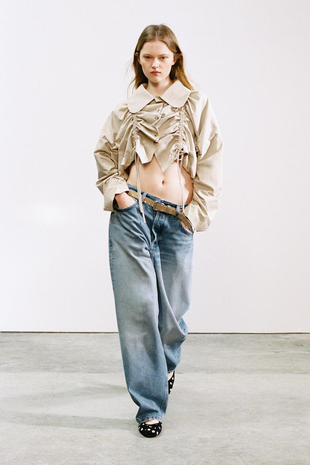 ZARA КОРОТКАЯ КУРТКА-ТРЕНЧ С РЮШАМИ, БЕЖЕВЫЙ