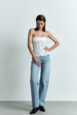 Удлиненный корсетный топ из кружева