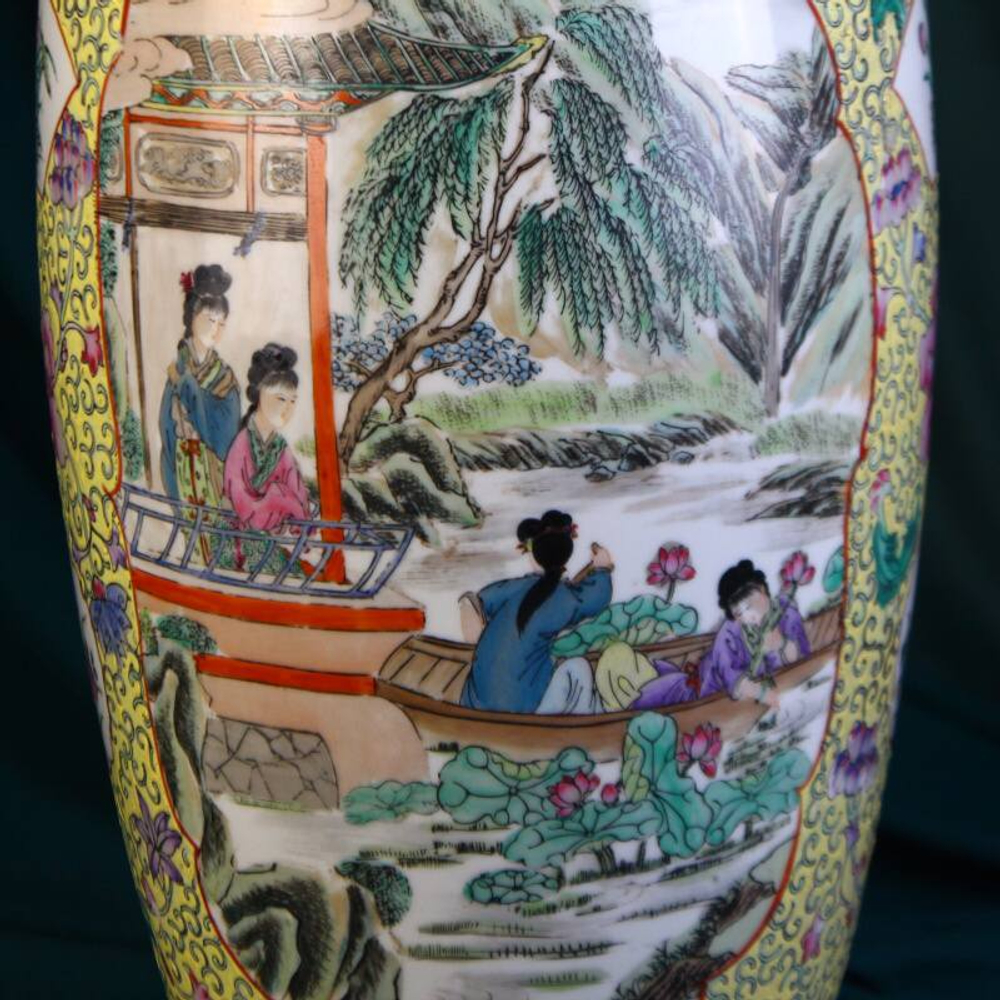 Парные вазы со сценами придворной жизни