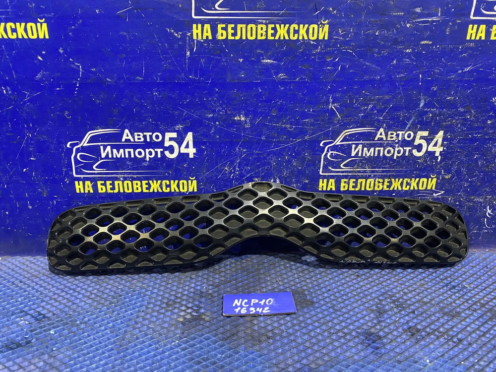 Решетка радиатора TOYOTA VITZ 2001-2005