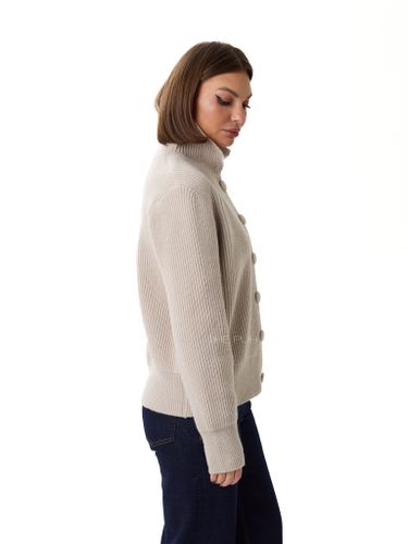 Серый кардиган в рубчик на пуговицах