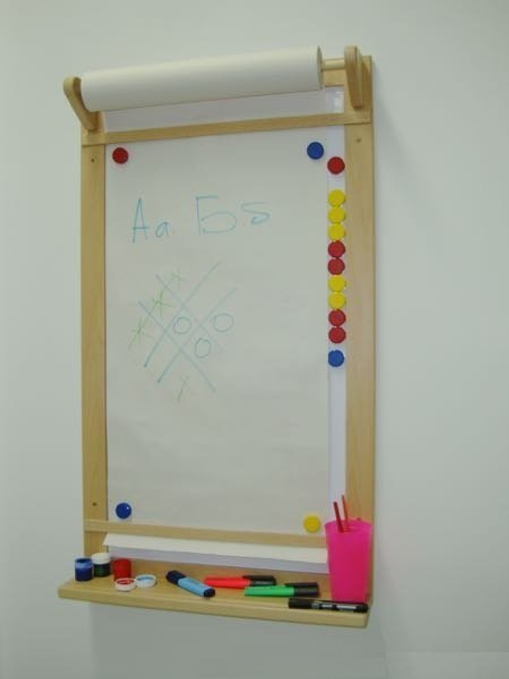 Мольберт настенный с магнитно-маркерной доской