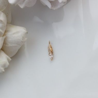 Подвеска Перо с фианитом 12*3,5 мм, позолота, П235