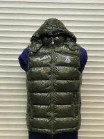 Жилет с капюшоном безрукавка утепленная