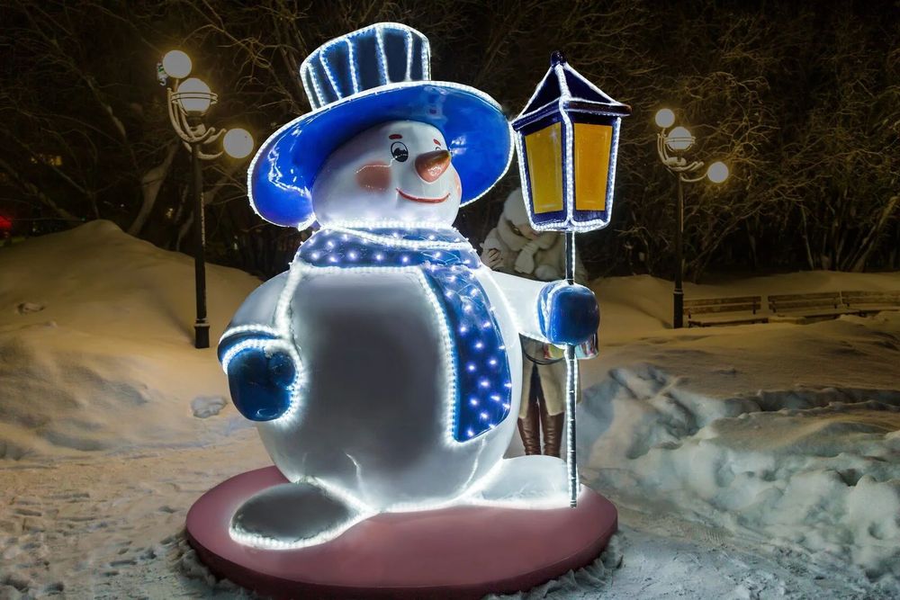 Уличная фигура "Снеговик с фонарем"
