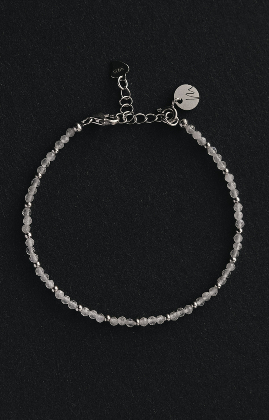 Браслет "Memo about Love" из лунного камня с серебряными бусинами на замочке