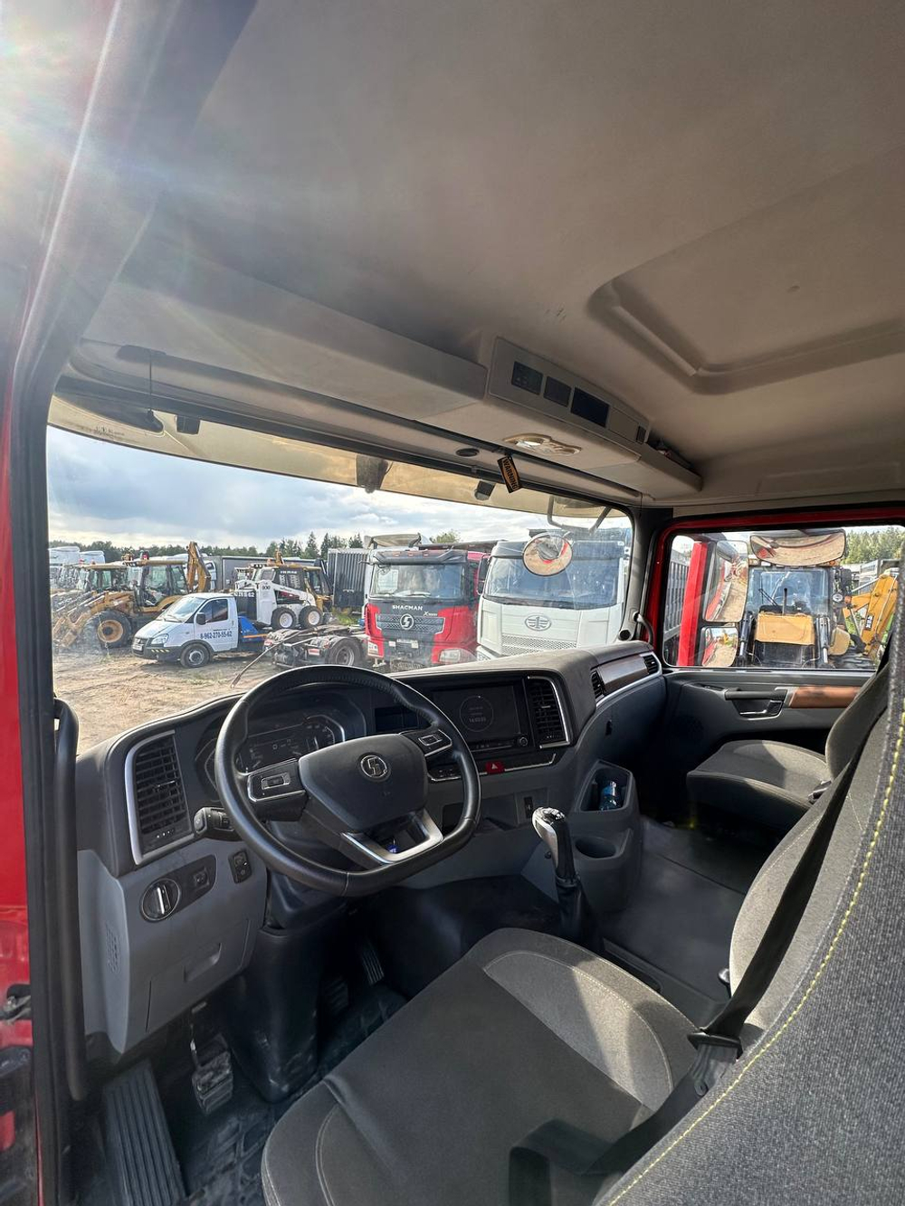Shacman (Shaanxi) SX* 8x4 Автобетоносмеситель SX5318GJB6T326 (Дизельный, 11,6 л, 369 л.с., МТ)