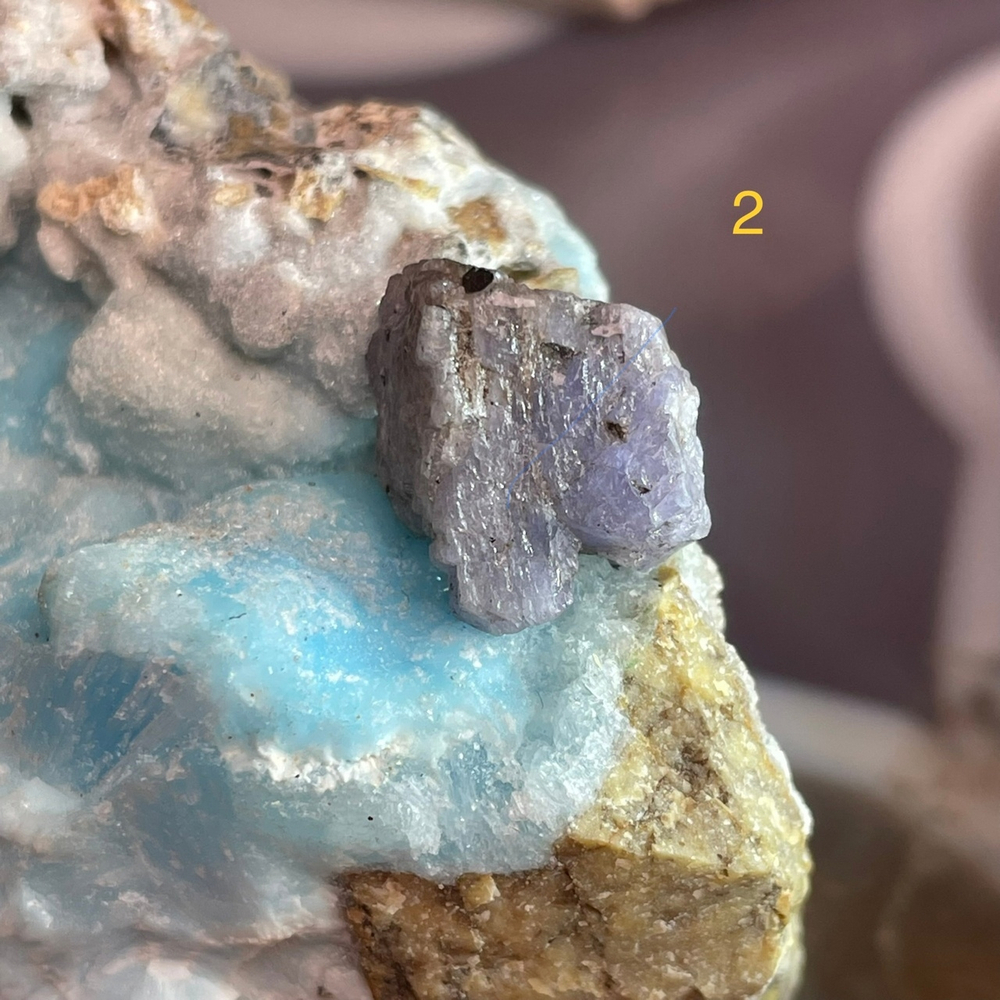 35698 Танзанит необработанный 12-15мм