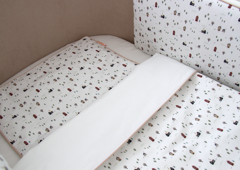 Постельное бельё в детскую кроватку «Домики» (кант, сатин)