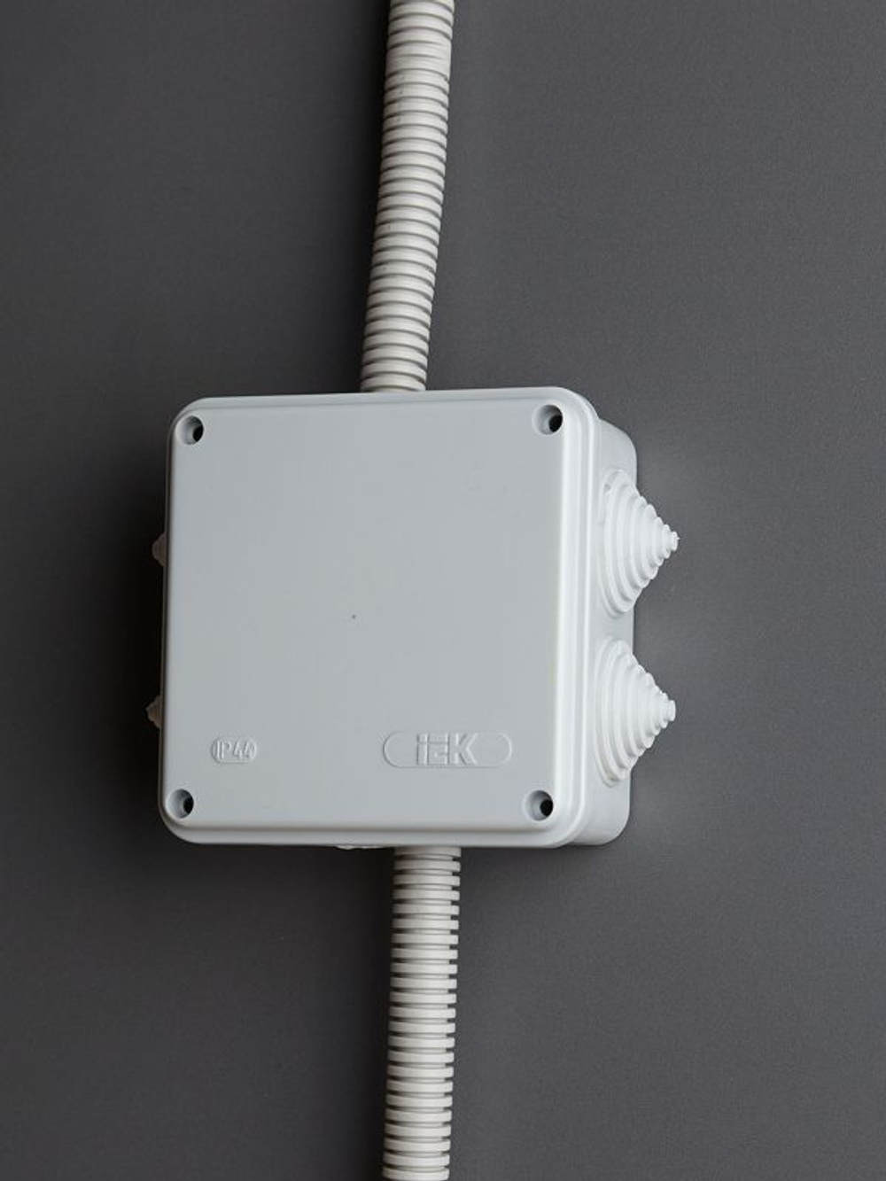 Коробка распаячная ОП 100х100х50 IP44 KM41233 (6 каб. ввод.) IEK UKO11-100-100-050-K41-44