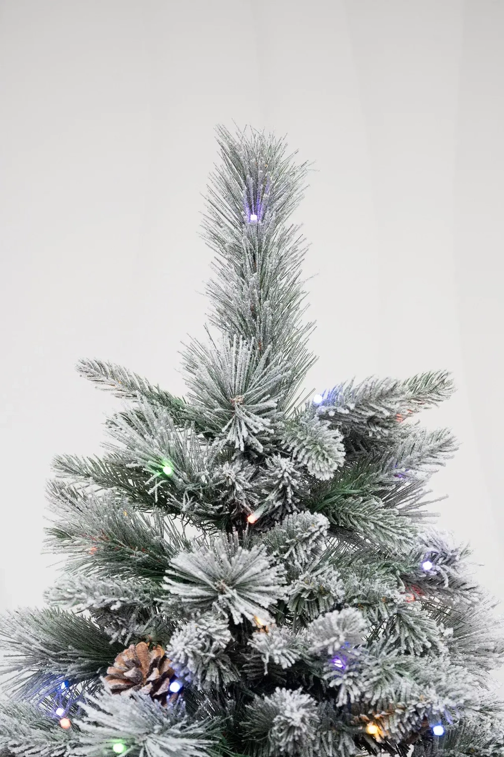 Искусственная елка Скандинавия заснеженная 240 см., литая хвоя+пвх, 760 мульти/теплых LED ламп, ЕлкиТорг (26240)