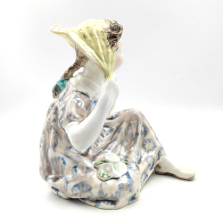 Фаянсовая статуэтка «Ветерок». Авт.: М. П. Холодная. Конаково. 1950-е гг.